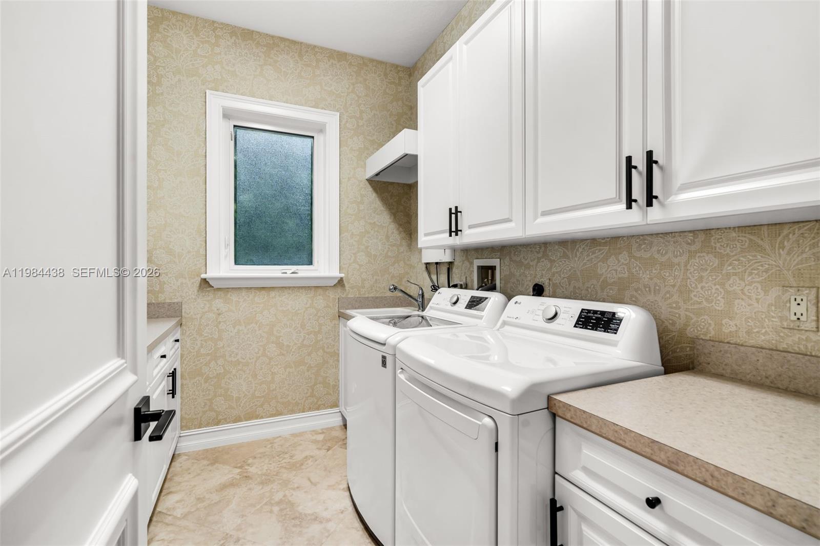 See details 10291 5 / 7 4452 sq. ft. $ 2026-09-28 0 Photo
