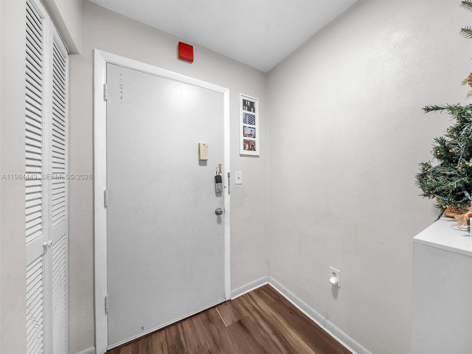 Ver detalles 307 2 / 2 1156 sq. ft. $ 2026-05-19 0 foto