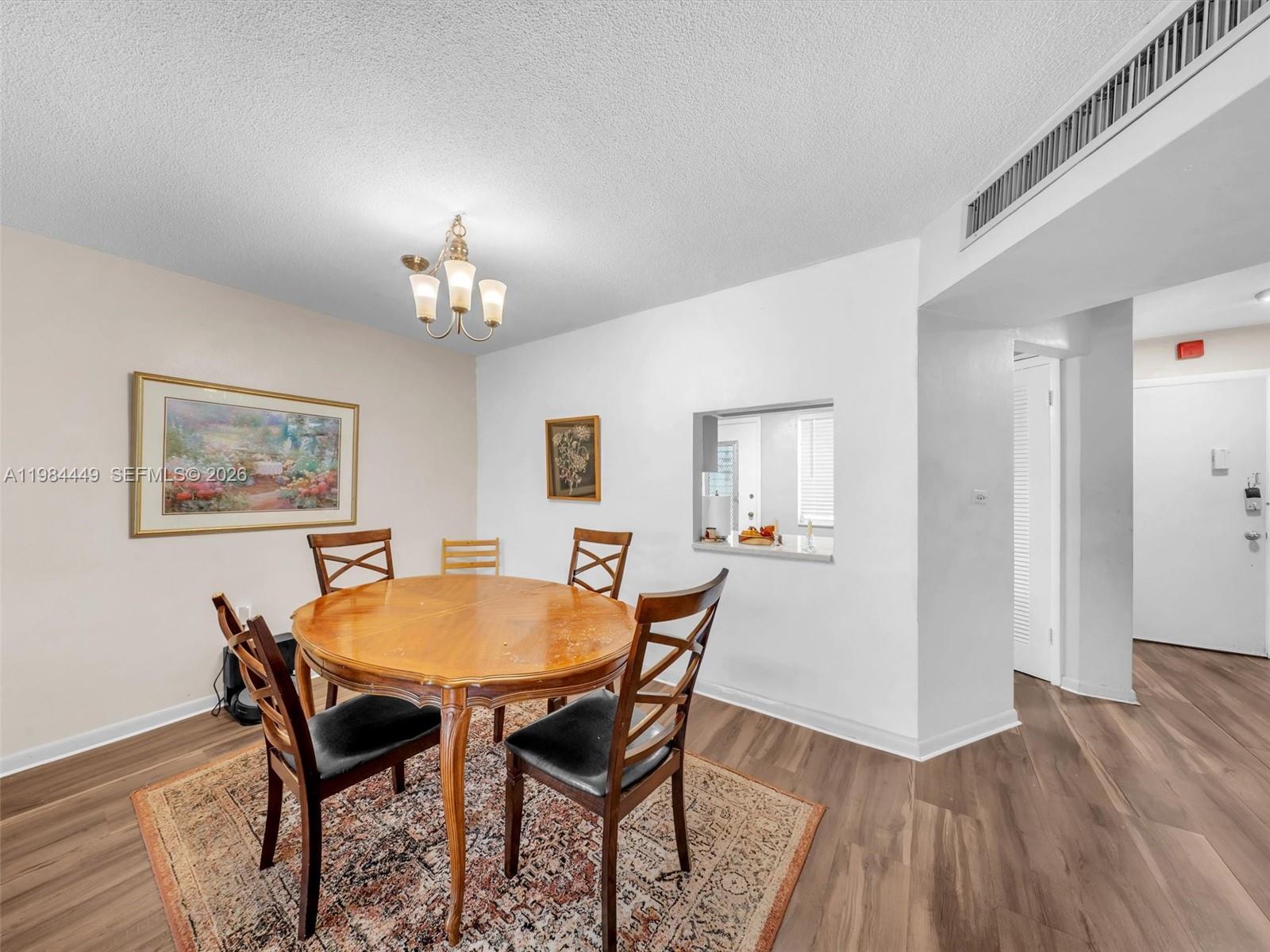 Ver detalles 307 2 / 2 1156 sq. ft. $ 2026-05-19 0 foto