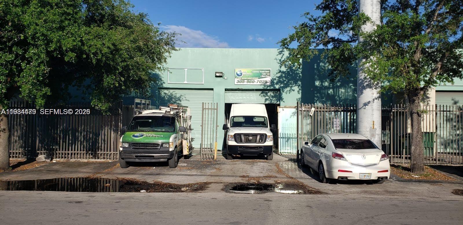 4811  /   sq. ft. $ 2026-03-17 0 foto