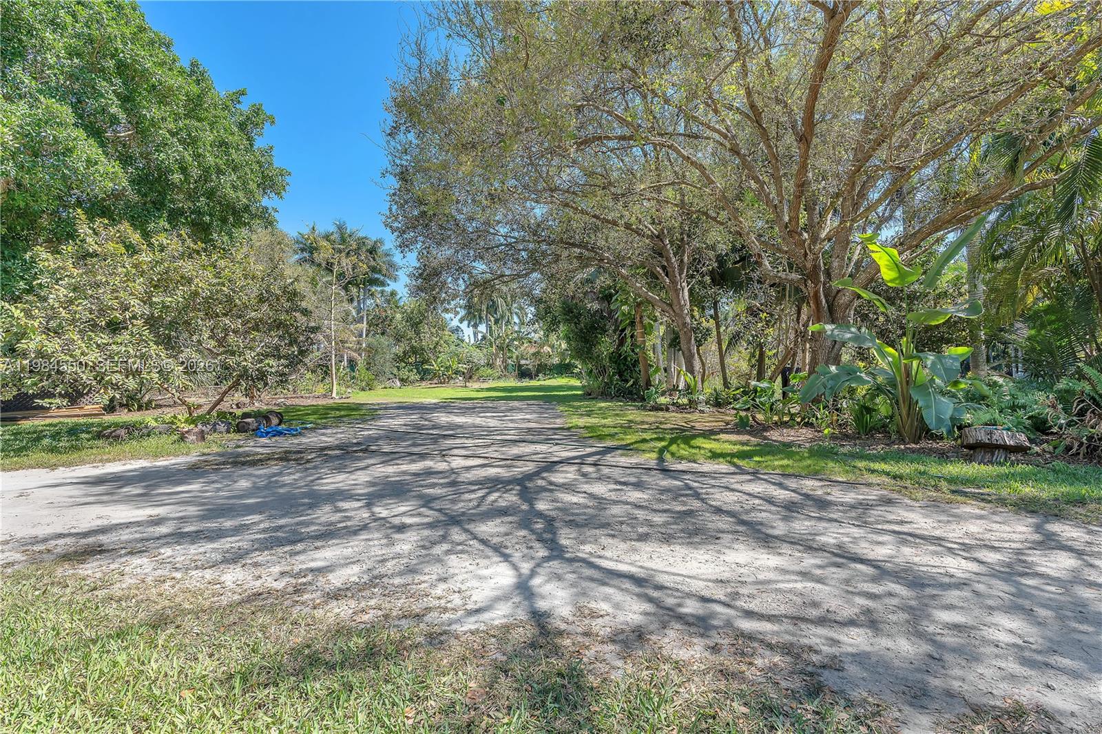   /   кв.футов $ 2026-03-17 0 Фото