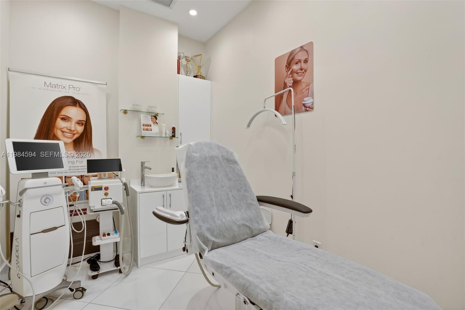 102  /   кв.футов $ 2026-03-17 0 Фото