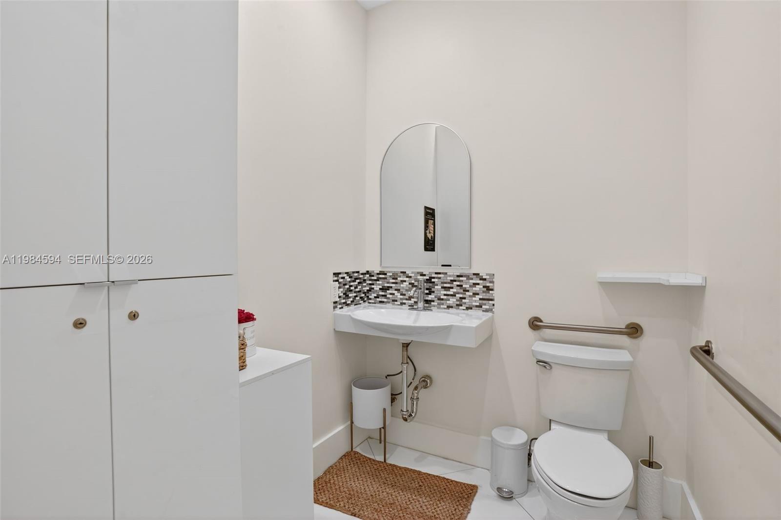 102  /   кв.футов $ 2026-03-17 0 Фото