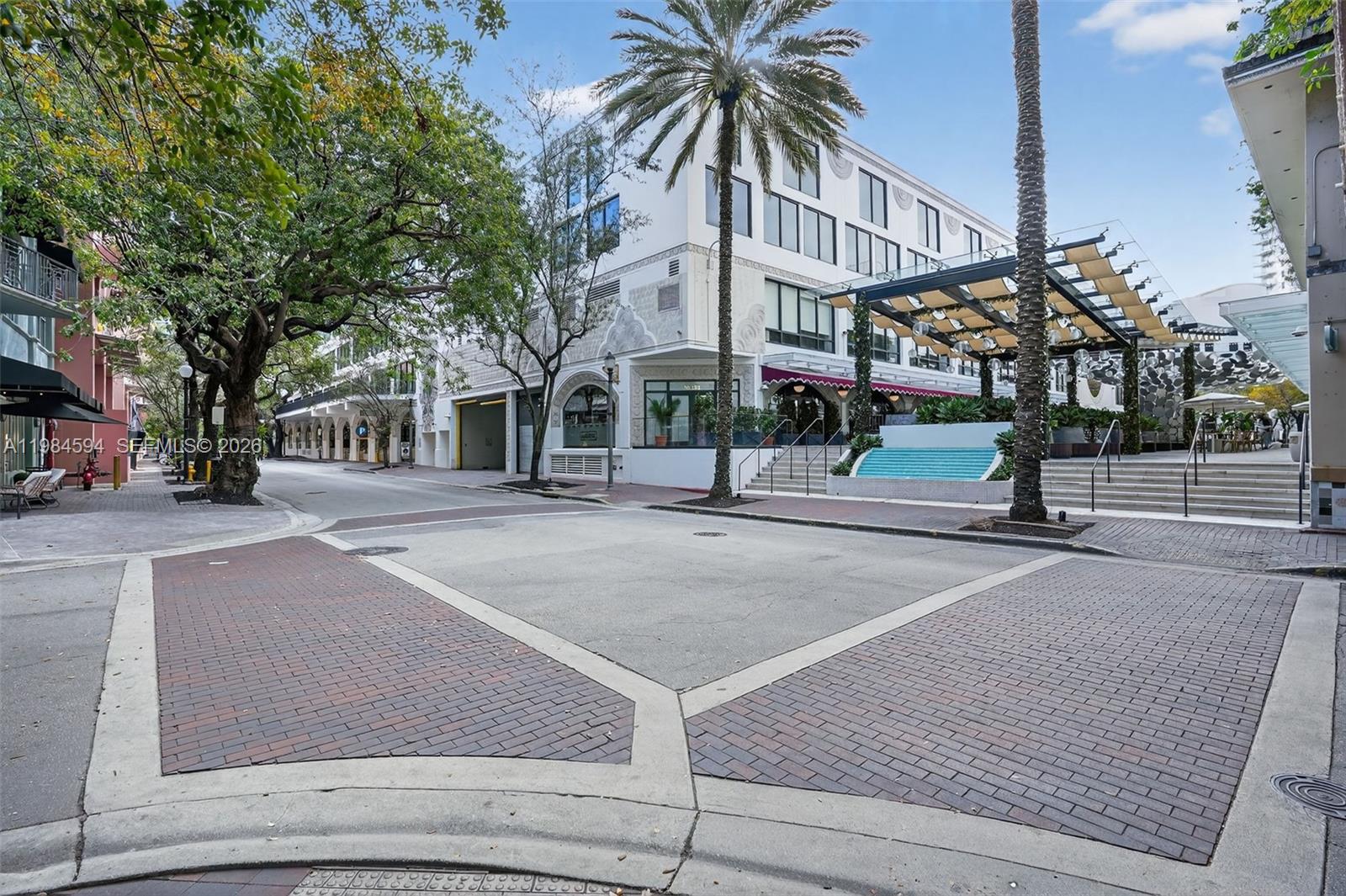 102  /   кв.футов $ 2026-03-17 0 Фото