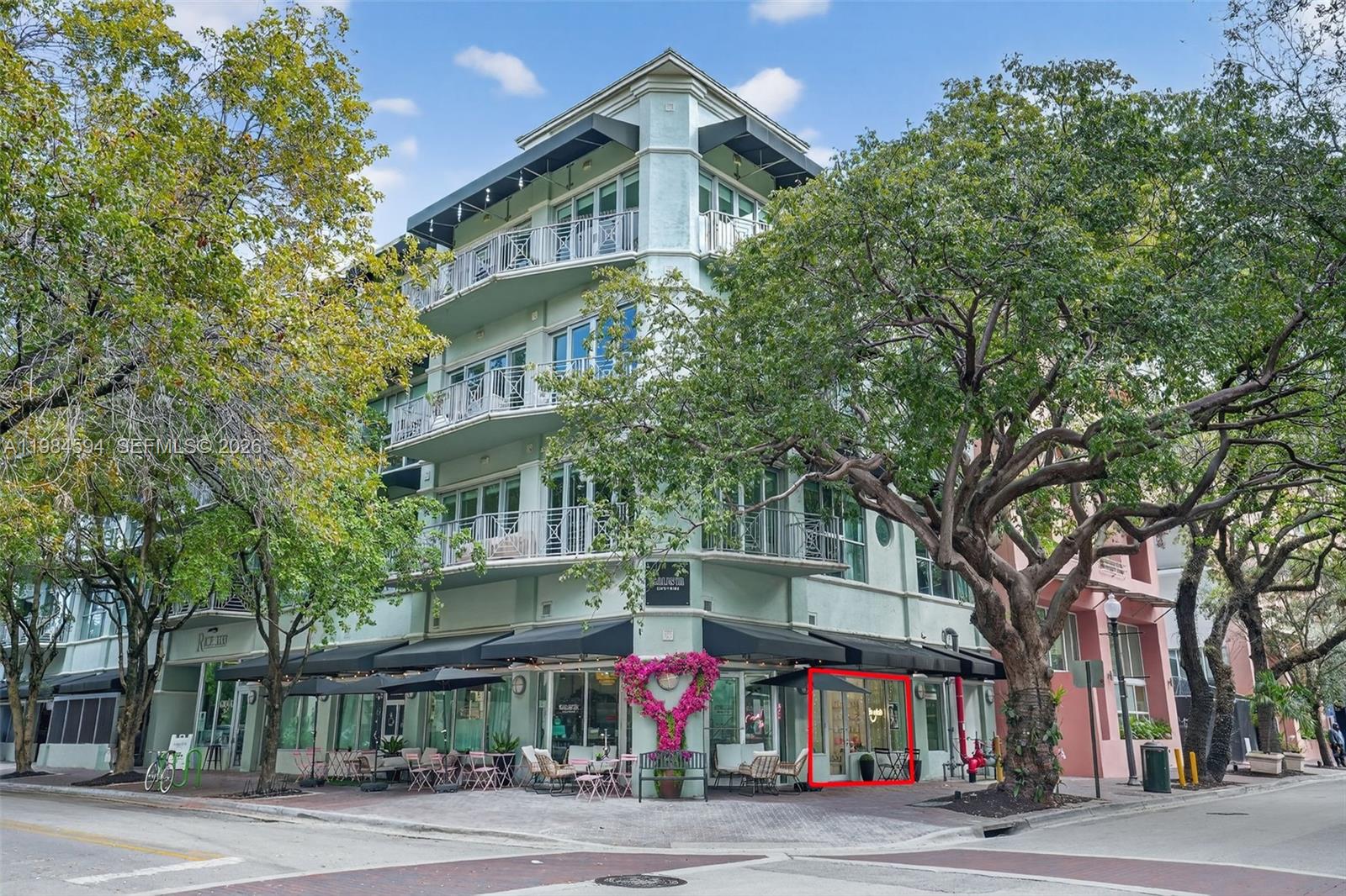 102  /   кв.футов $ 2026-03-17 0 Фото