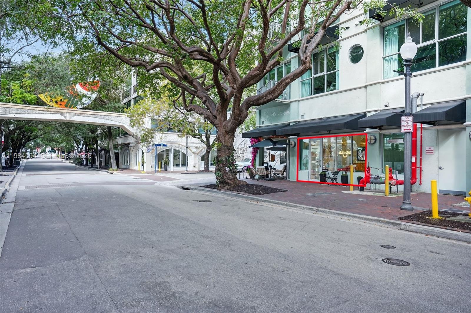 102  /   кв.футов $ 2026-03-17 0 Фото