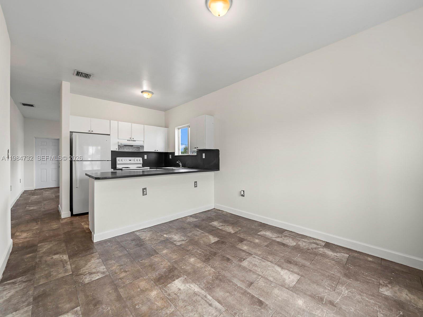   /  2950 кв.футов $ 2026-03-17 0 Фото