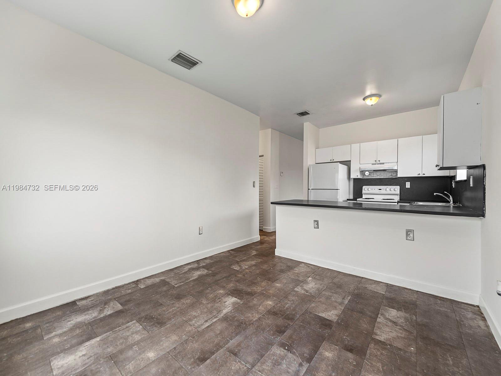   /  2950 кв.футов $ 2026-03-17 0 Фото