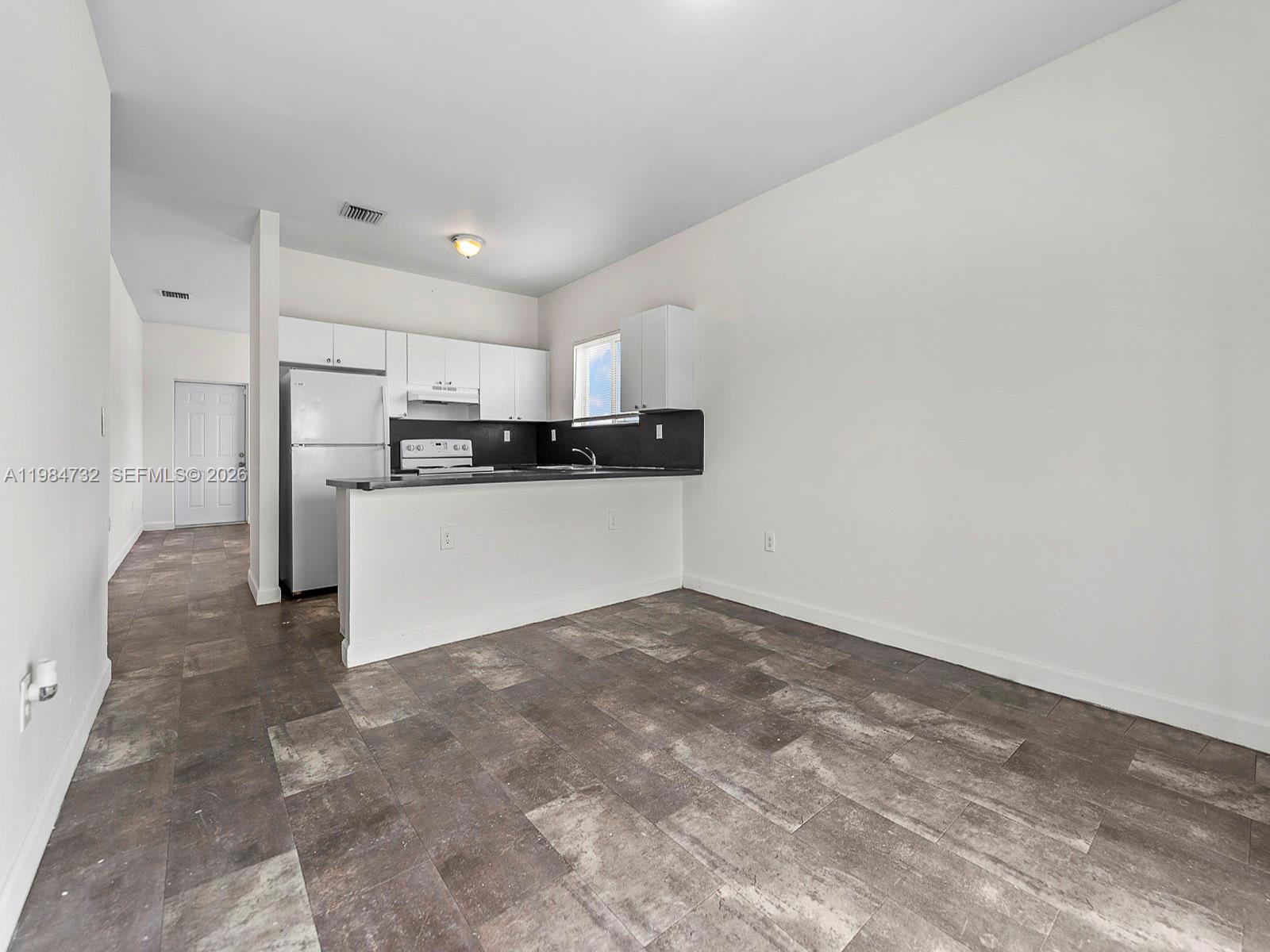   /  2950 кв.футов $ 2026-03-17 0 Фото