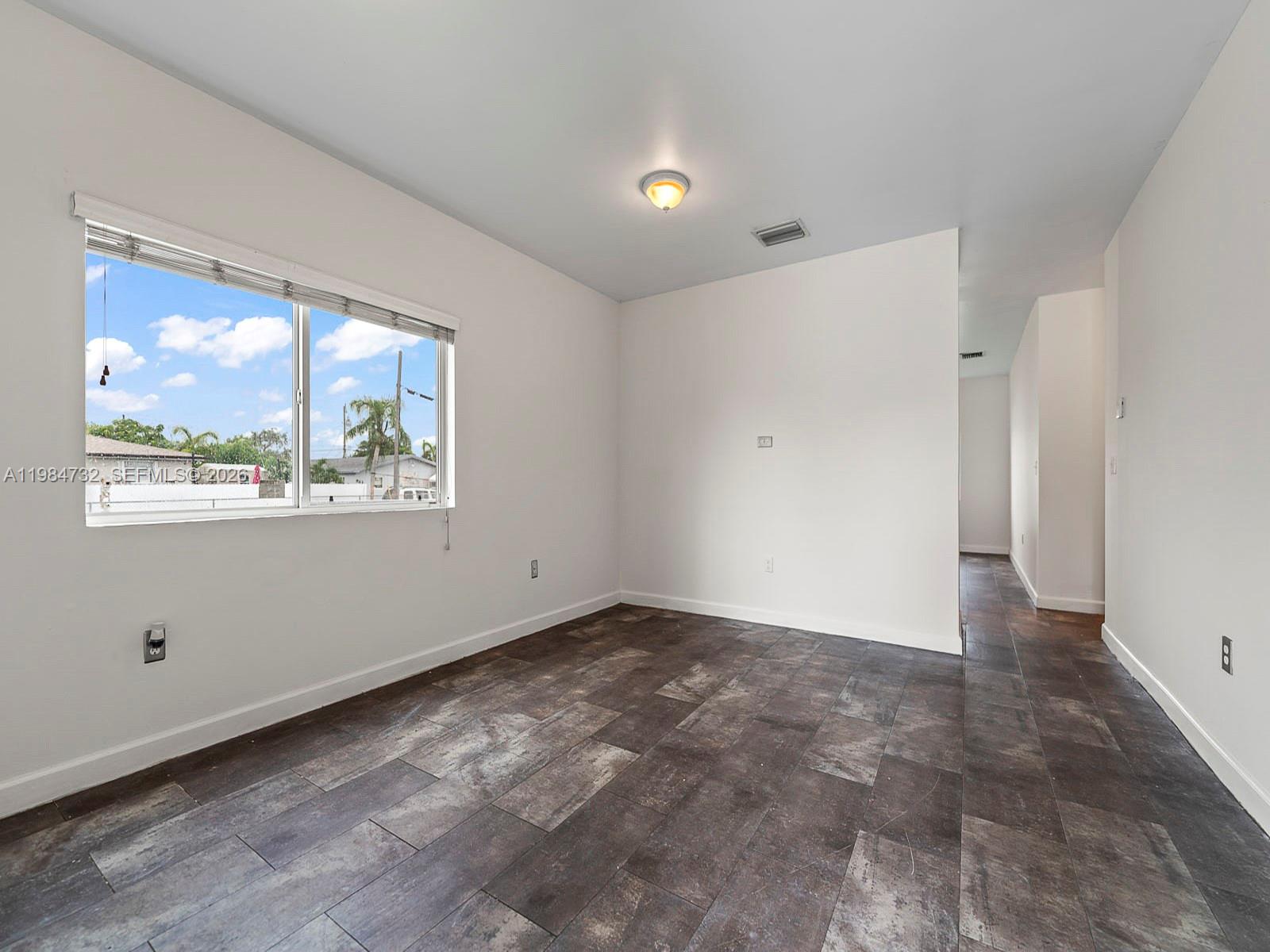   /  2950 кв.футов $ 2026-03-17 0 Фото