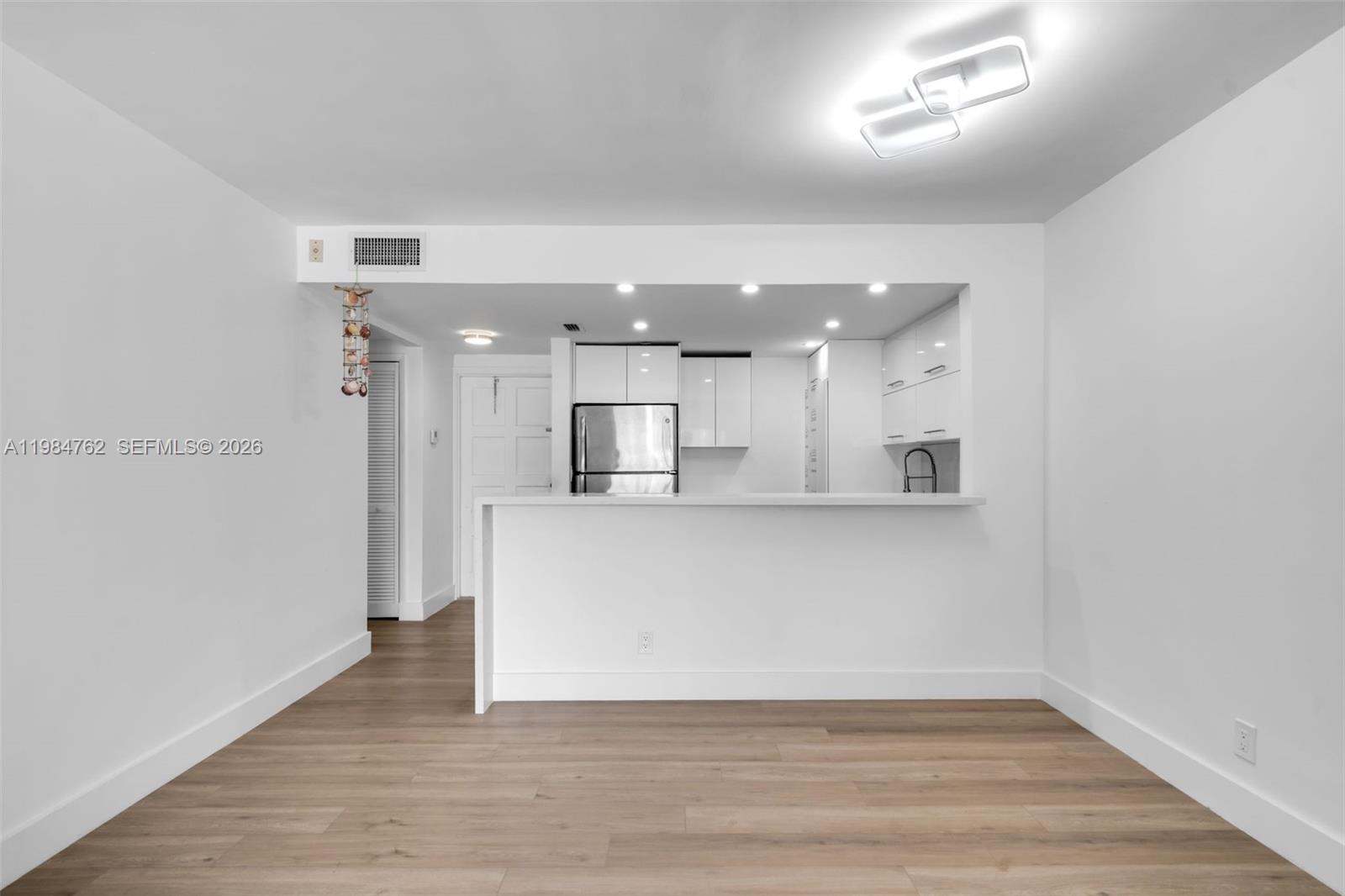 206 1 / 1 672 sq. ft. $ 2026-03-17 0 Photo