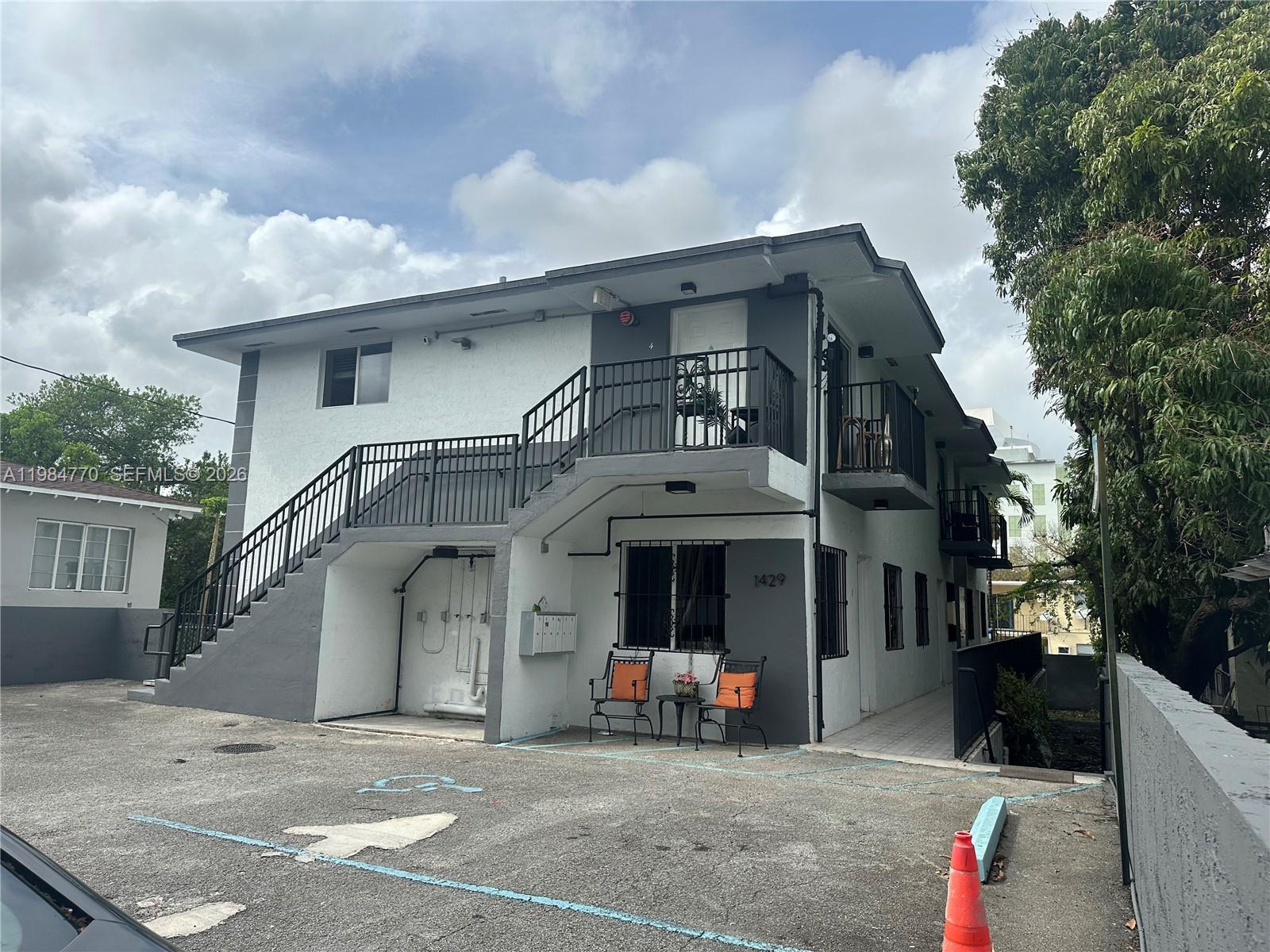   /   кв.футов $ 2026-03-23 0 Фото