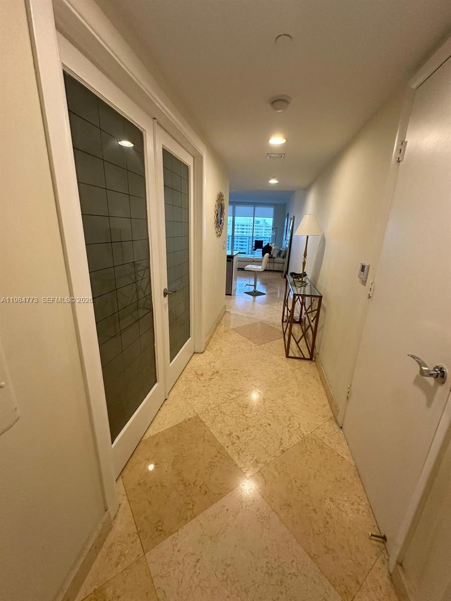 1606 2 / 1 1086 sq. ft. $ 2026-03-17 0 foto