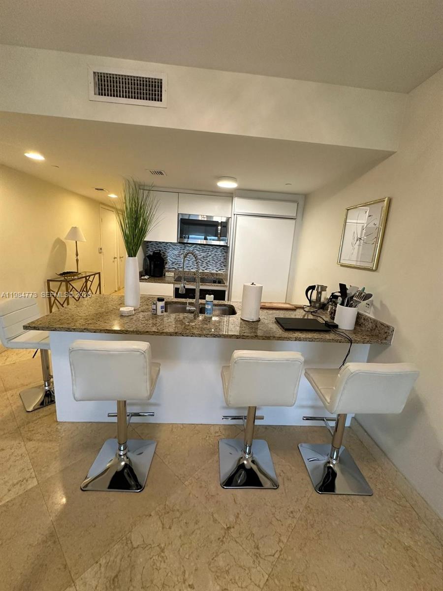 1606 2 / 1 1086 sq. ft. $ 2026-03-17 0 foto