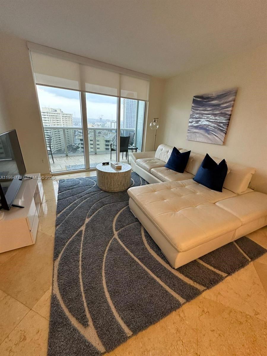 1606 2 / 1 1086 sq. ft. $ 2026-03-17 0 foto