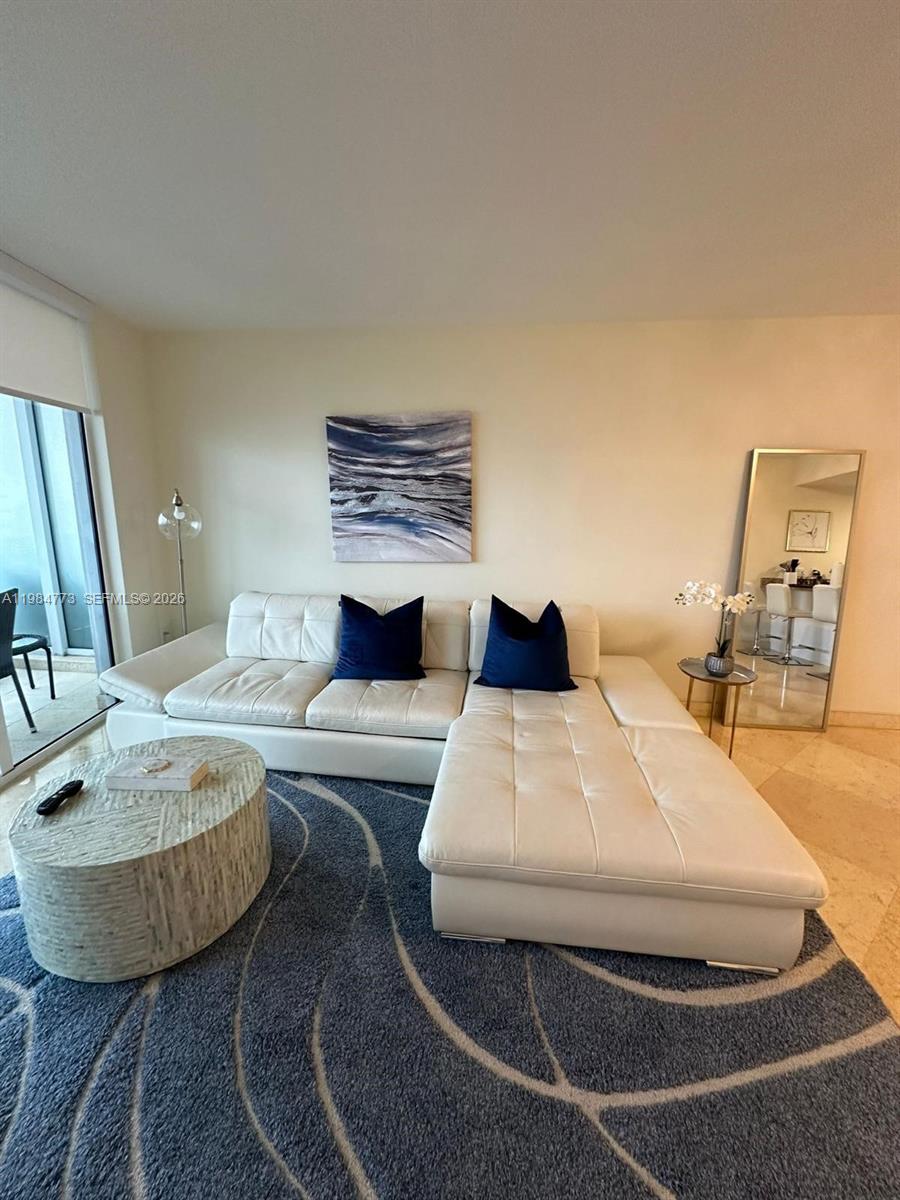 1606 2 / 1 1086 sq. ft. $ 2026-03-17 0 foto