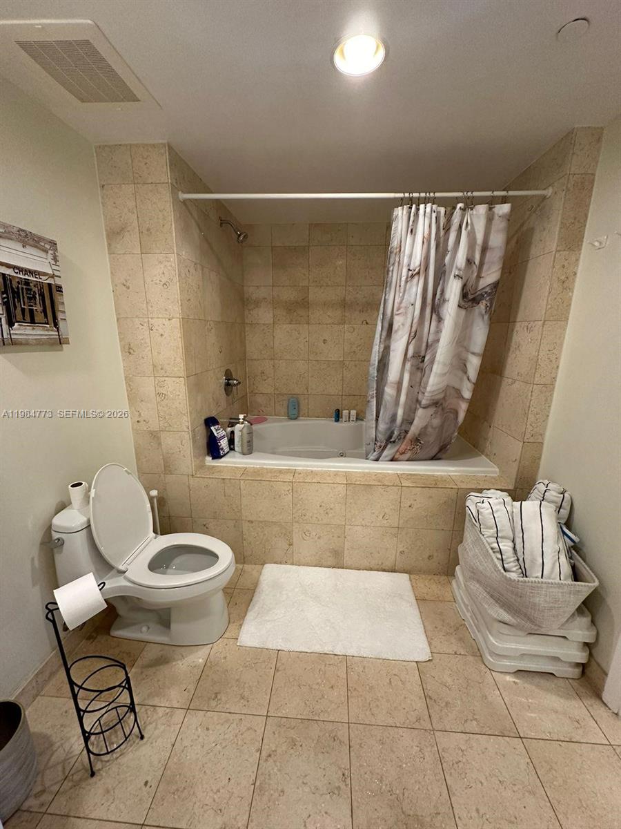 1606 2 / 1 1086 sq. ft. $ 2026-03-17 0 foto