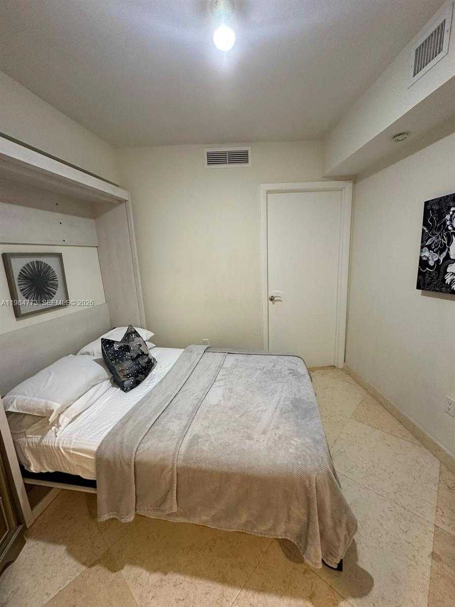 1606 2 / 1 1086 sq. ft. $ 2026-03-17 0 foto