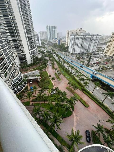 1606 2 / 1 1086 sq. ft. $ 2026-03-17 0 foto