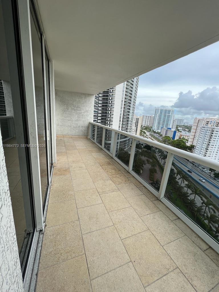 1606 2 / 1 1086 sq. ft. $ 2026-03-17 0 foto