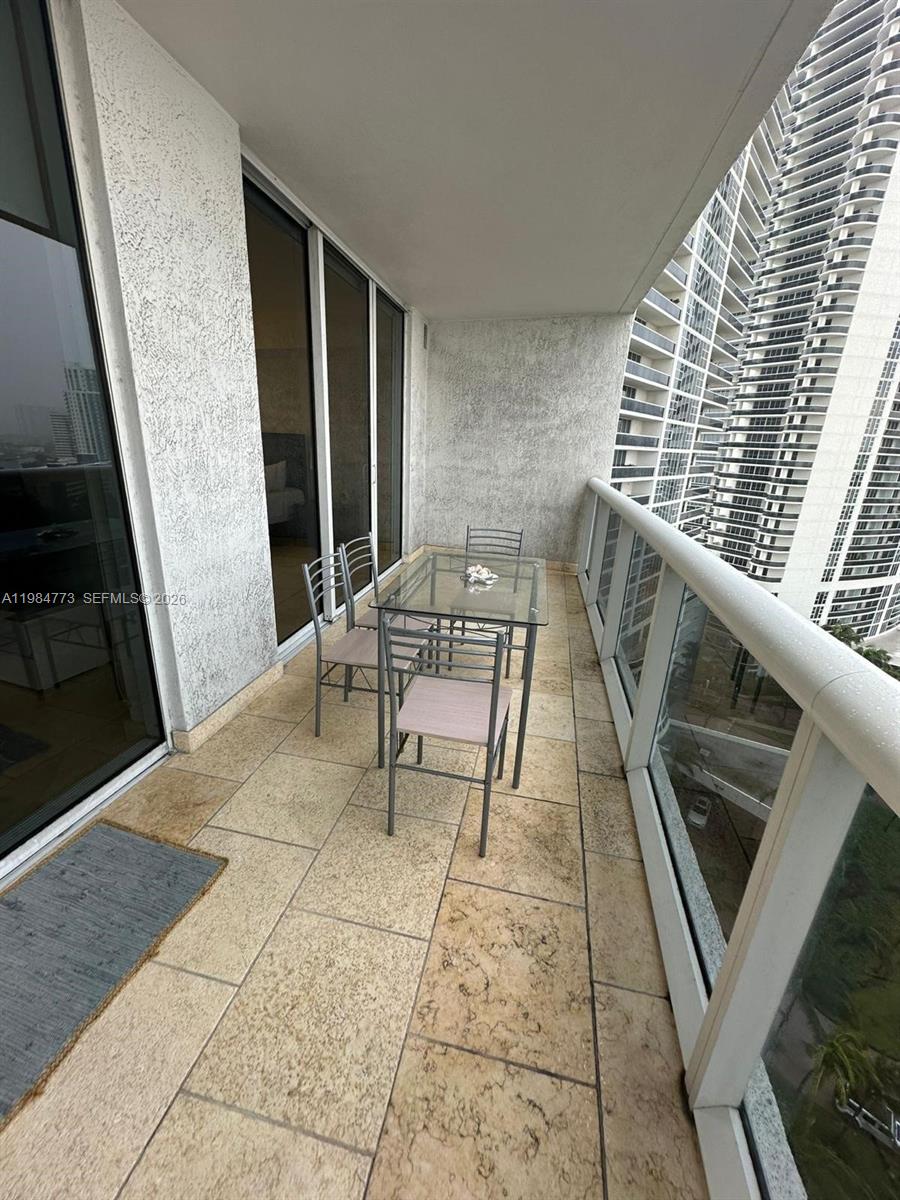 1606 2 / 1 1086 sq. ft. $ 2026-03-17 0 foto