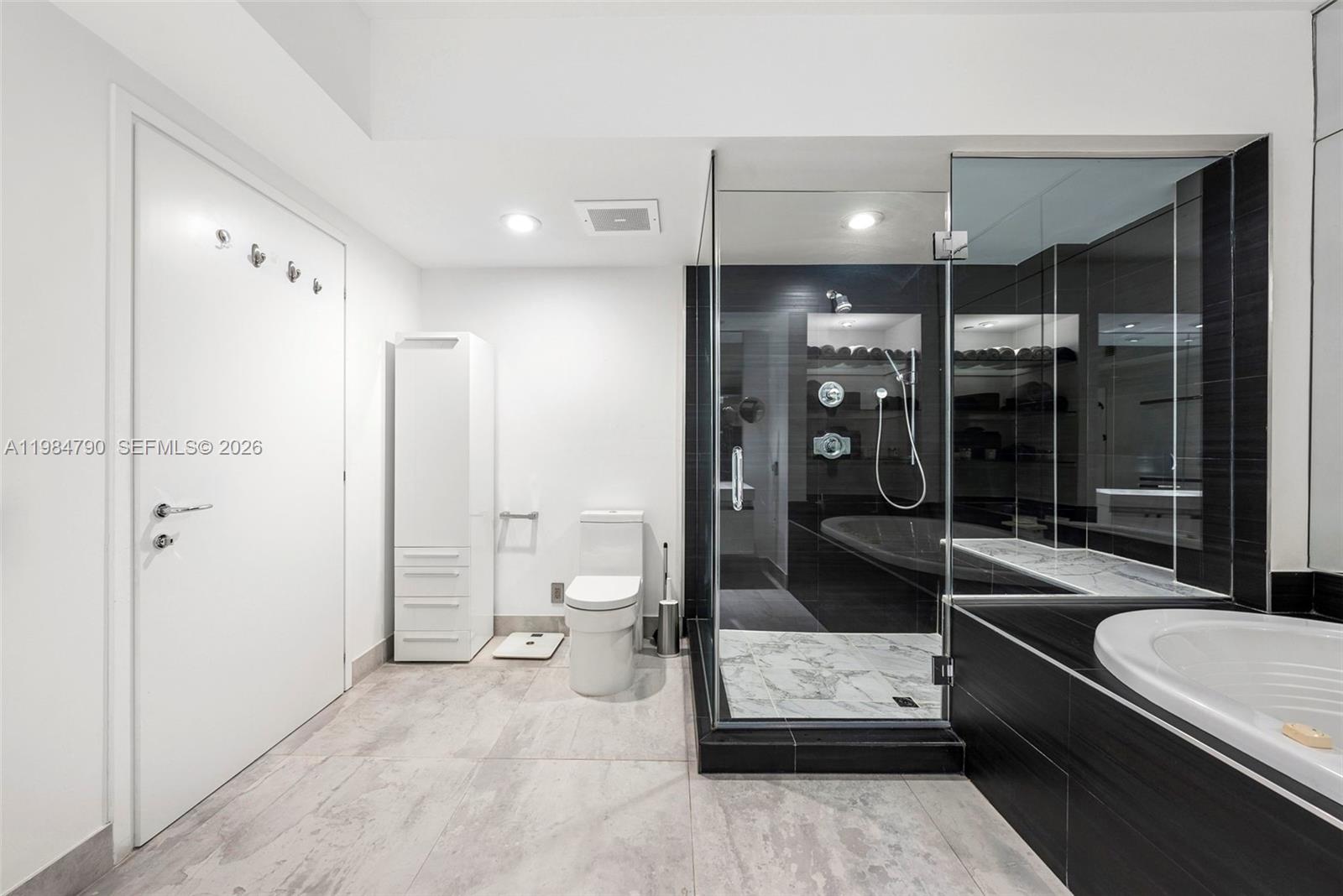 Photo of 450 Alton Rd  #1507, Miami Beach, Florida, 33139 - MASTER BATHROOM
