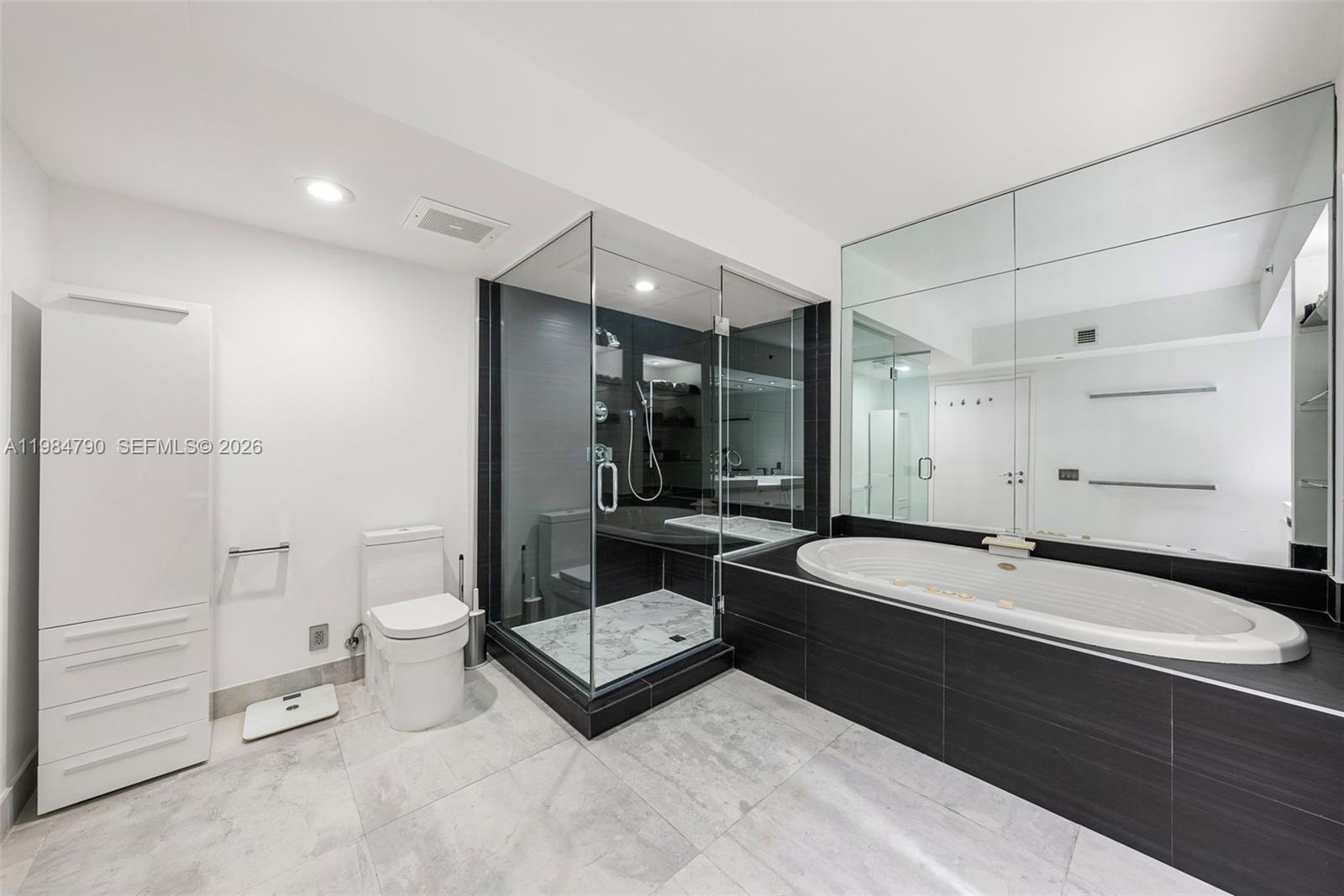 Photo of 450 Alton Rd  #1507, Miami Beach, Florida, 33139 - MASTER BATHROOM