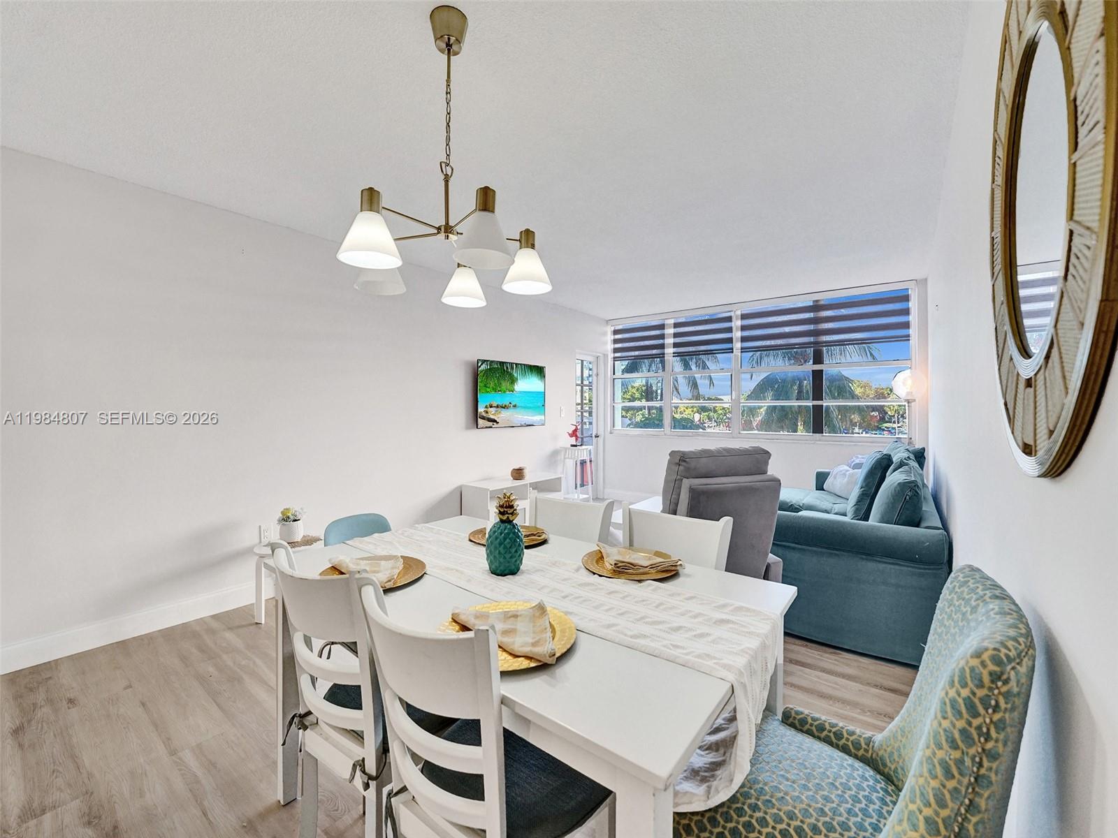 Ver detalles 203E 1 / 2 861 sq. ft. $ 2026-05-04 0 foto