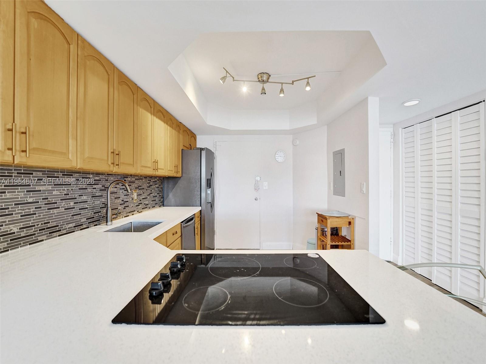 Ver detalles 203E 1 / 2 861 sq. ft. $ 2026-05-04 0 foto
