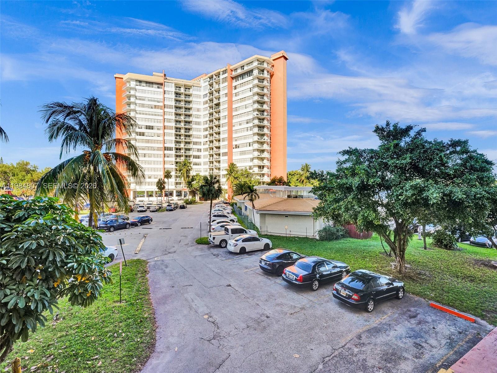 Ver detalles 203E 1 / 2 861 sq. ft. $ 2026-05-04 0 foto