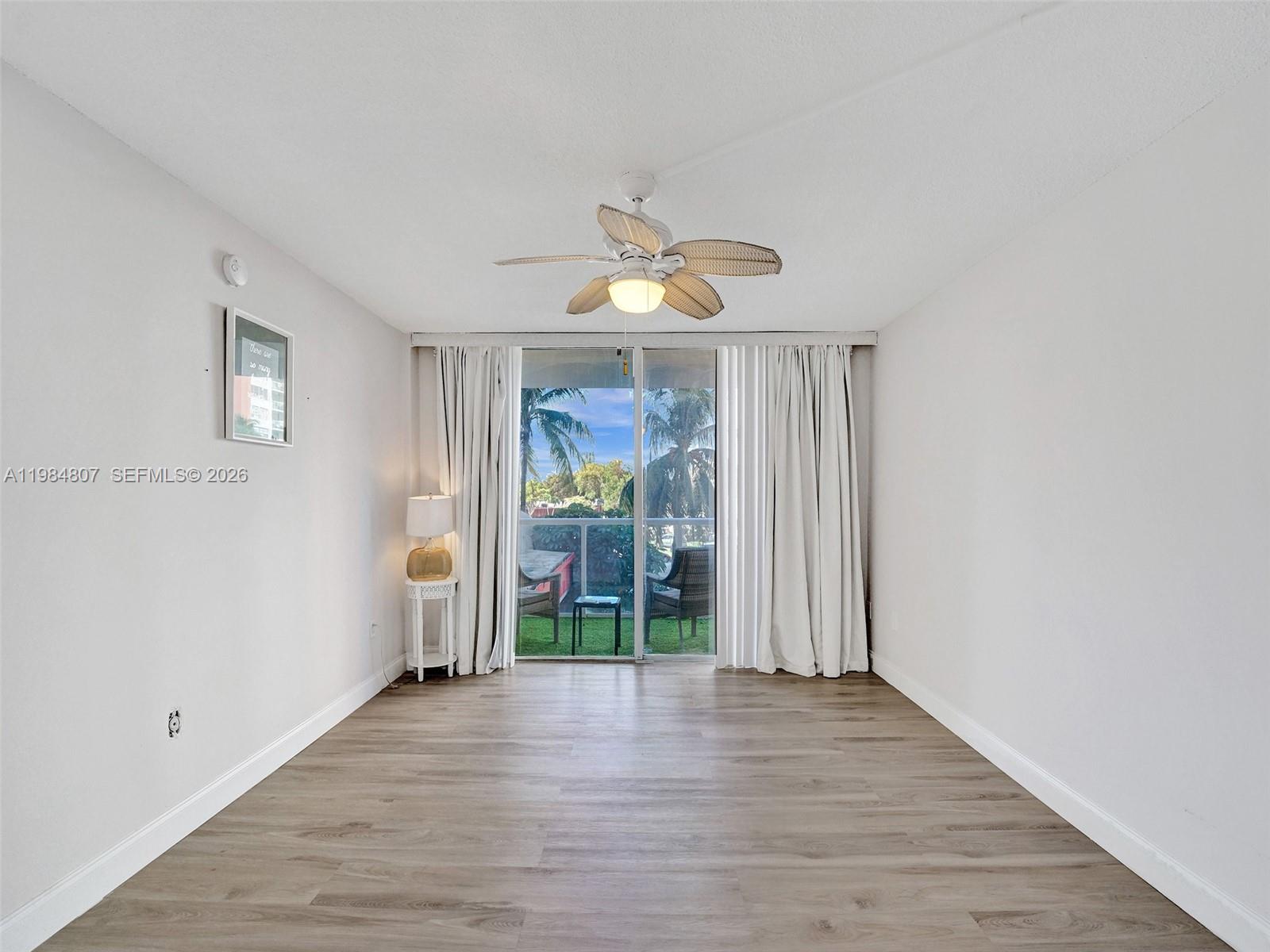 Ver detalles 203E 1 / 2 861 sq. ft. $ 2026-05-04 0 foto