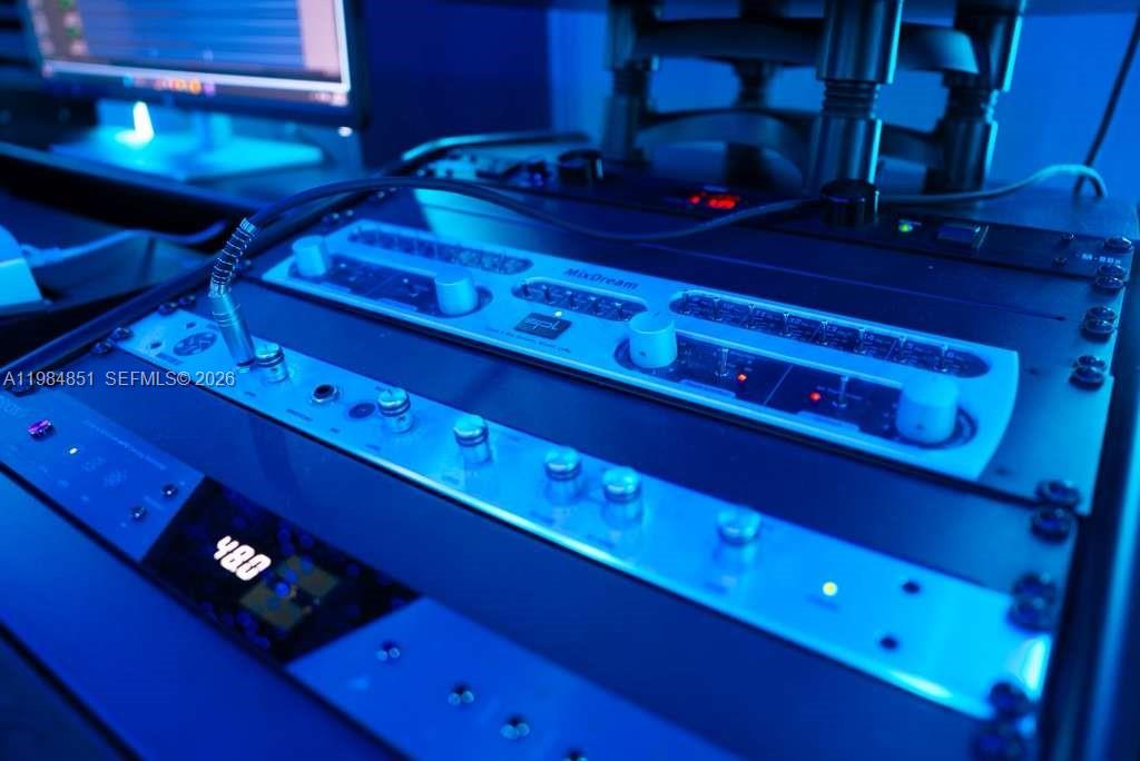   /   sq. ft. $ 2026-03-17 0 foto