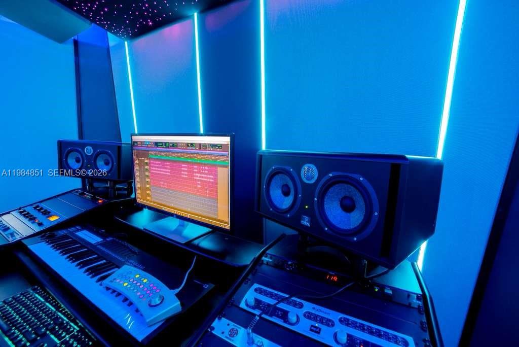   /   sq. ft. $ 2026-03-17 0 foto