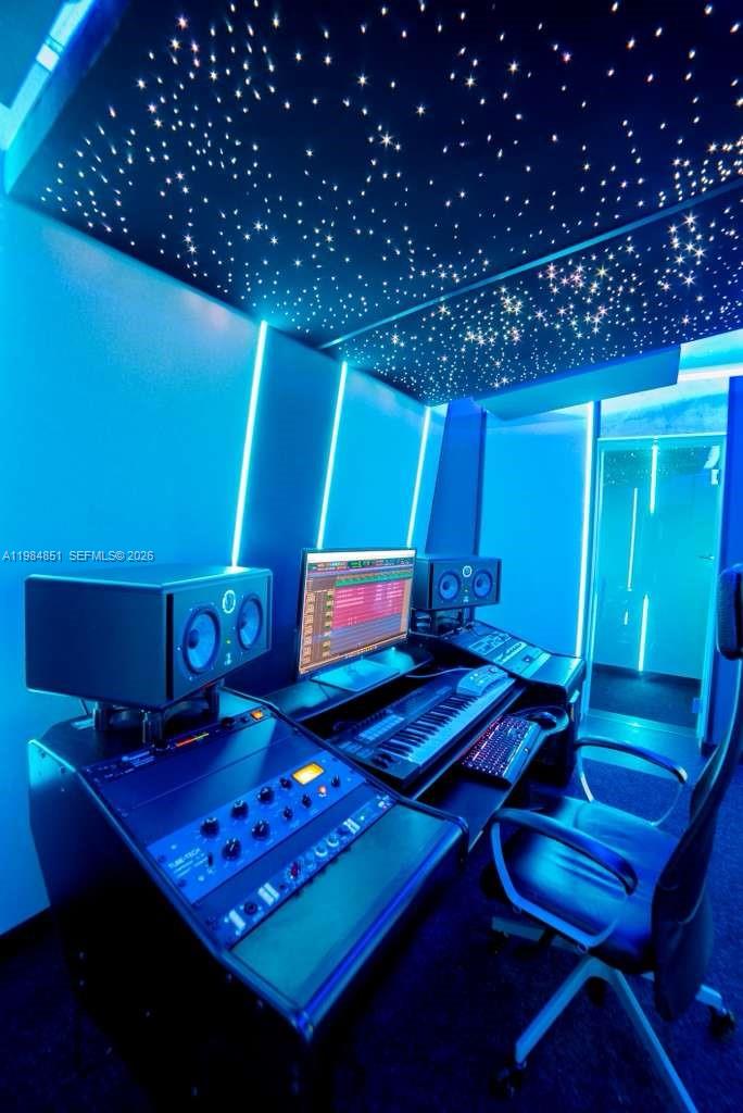   /   sq. ft. $ 2026-03-17 0 foto