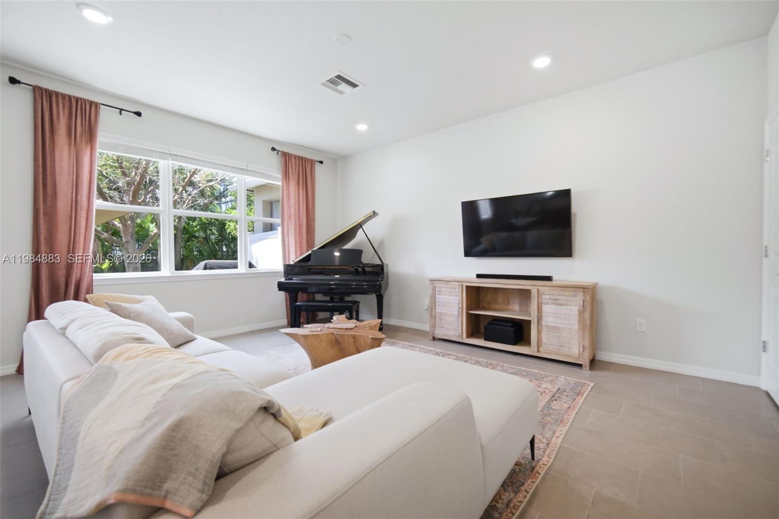 See details 1628 3 / 3 1768 sq. ft. $ 2026-03-18 0 Photo