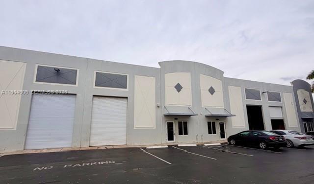 3  /   кв.футов $ 2026-03-18 0 Фото