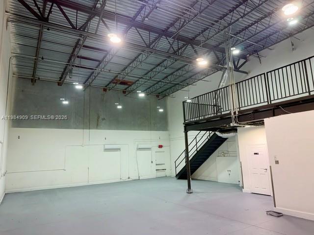 3  /   кв.футов $ 2026-03-18 0 Фото