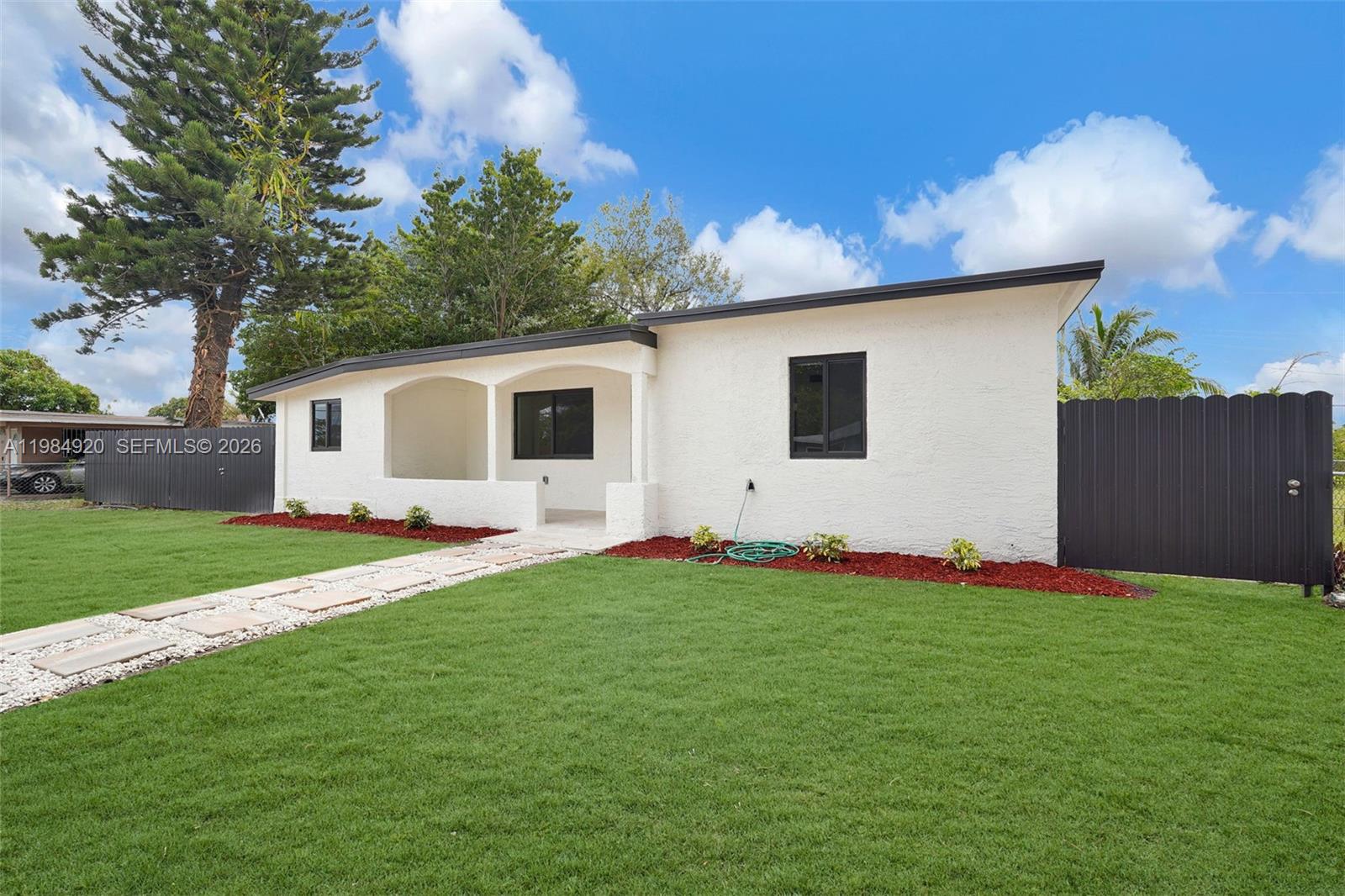 1830 3 / 2 1067 sq. ft. $ 2026-03-18 0 foto