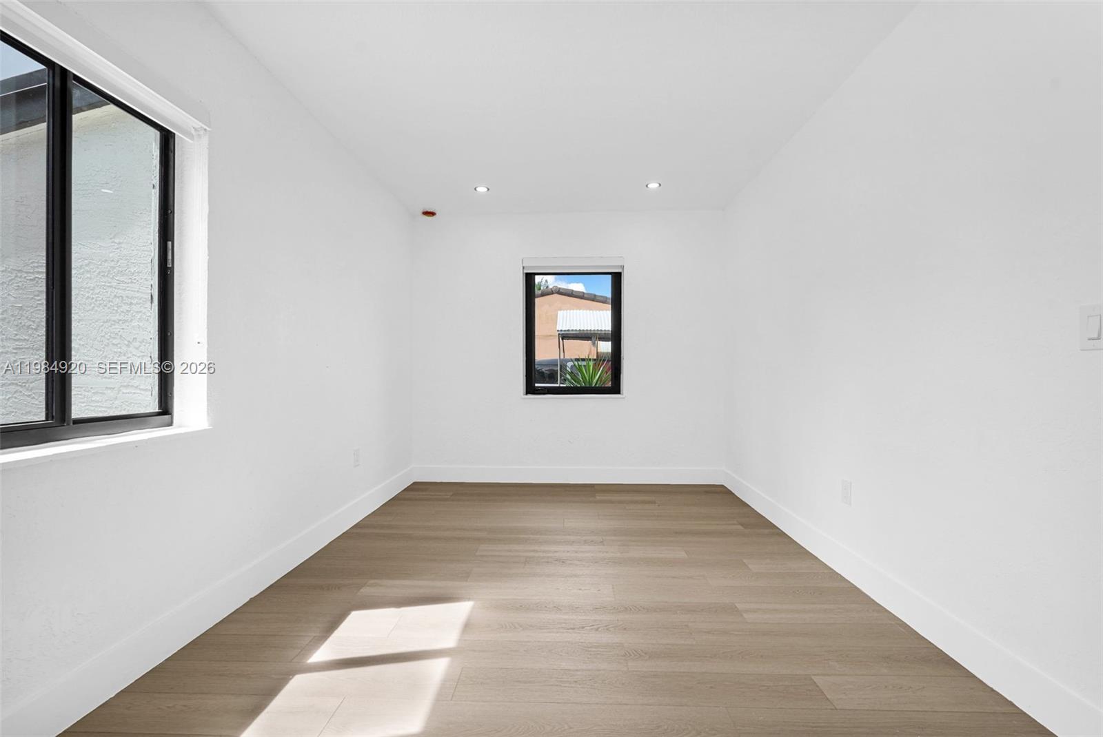 1830 3 / 2 1067 sq. ft. $ 2026-03-18 0 foto