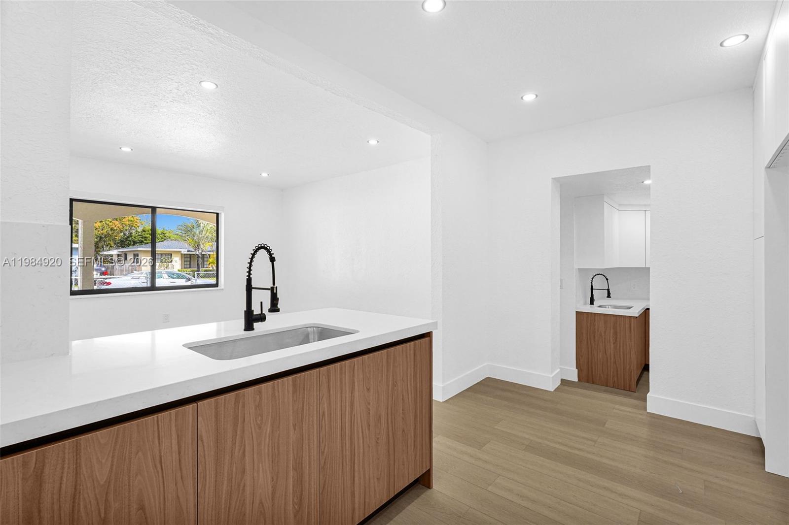 1830 3 / 2 1067 sq. ft. $ 2026-03-18 0 foto