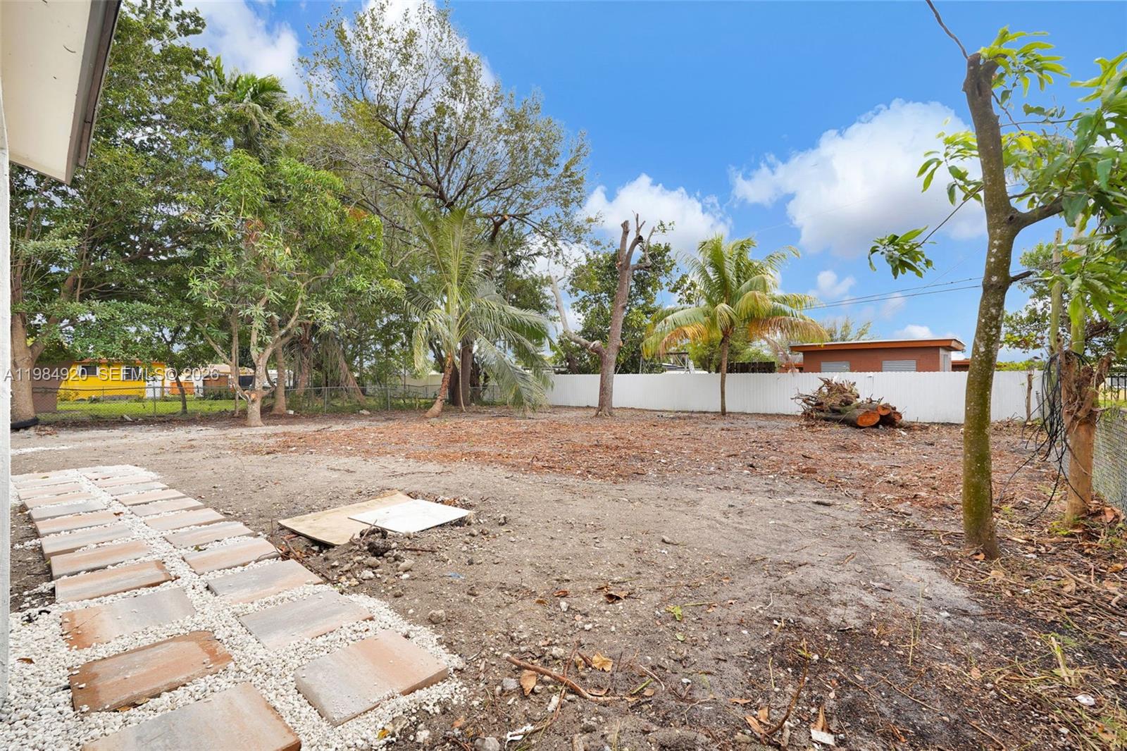 1830 3 / 2 1067 sq. ft. $ 2026-03-18 0 foto