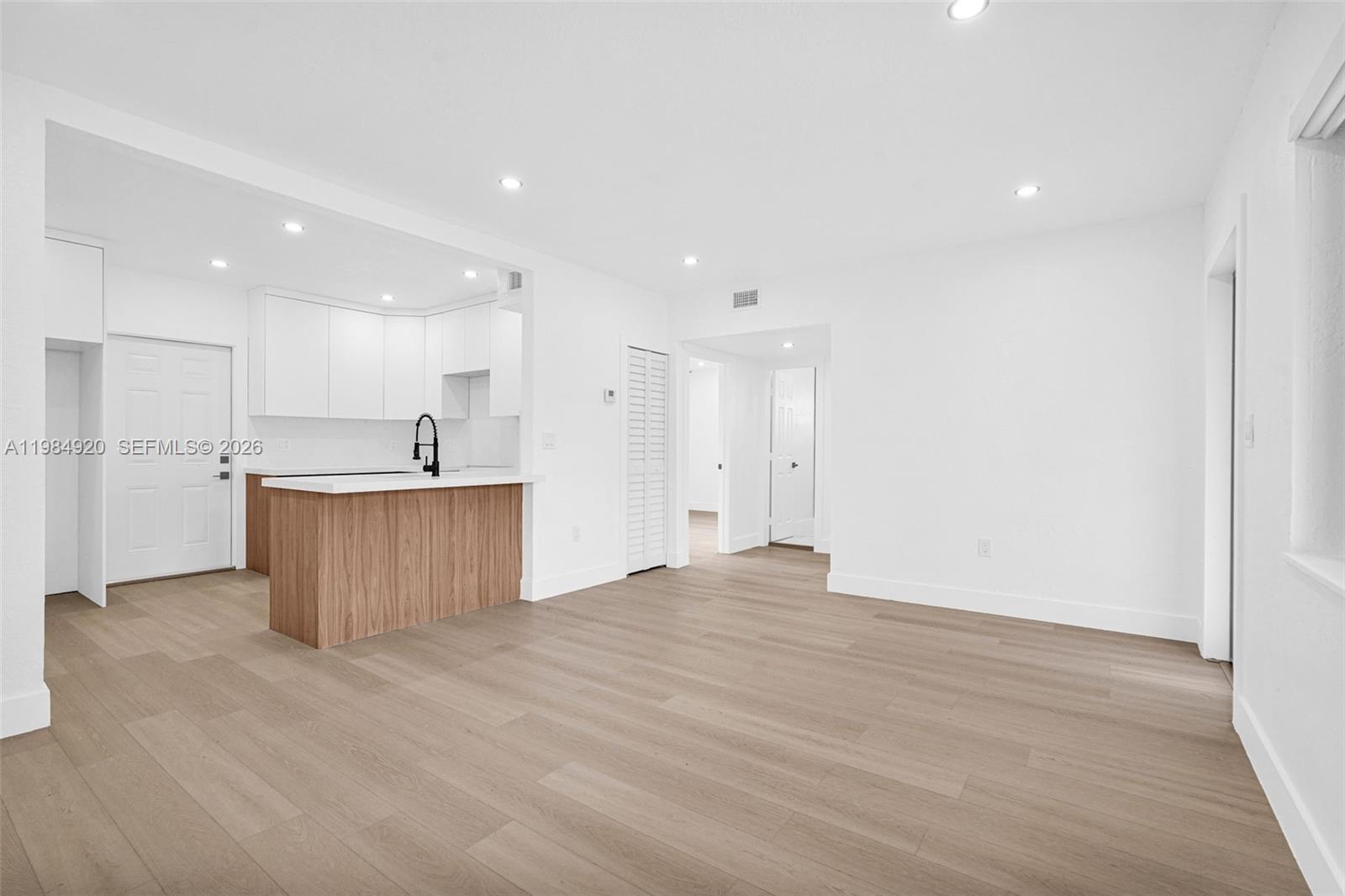 1830 3 / 2 1067 sq. ft. $ 2026-03-18 0 foto