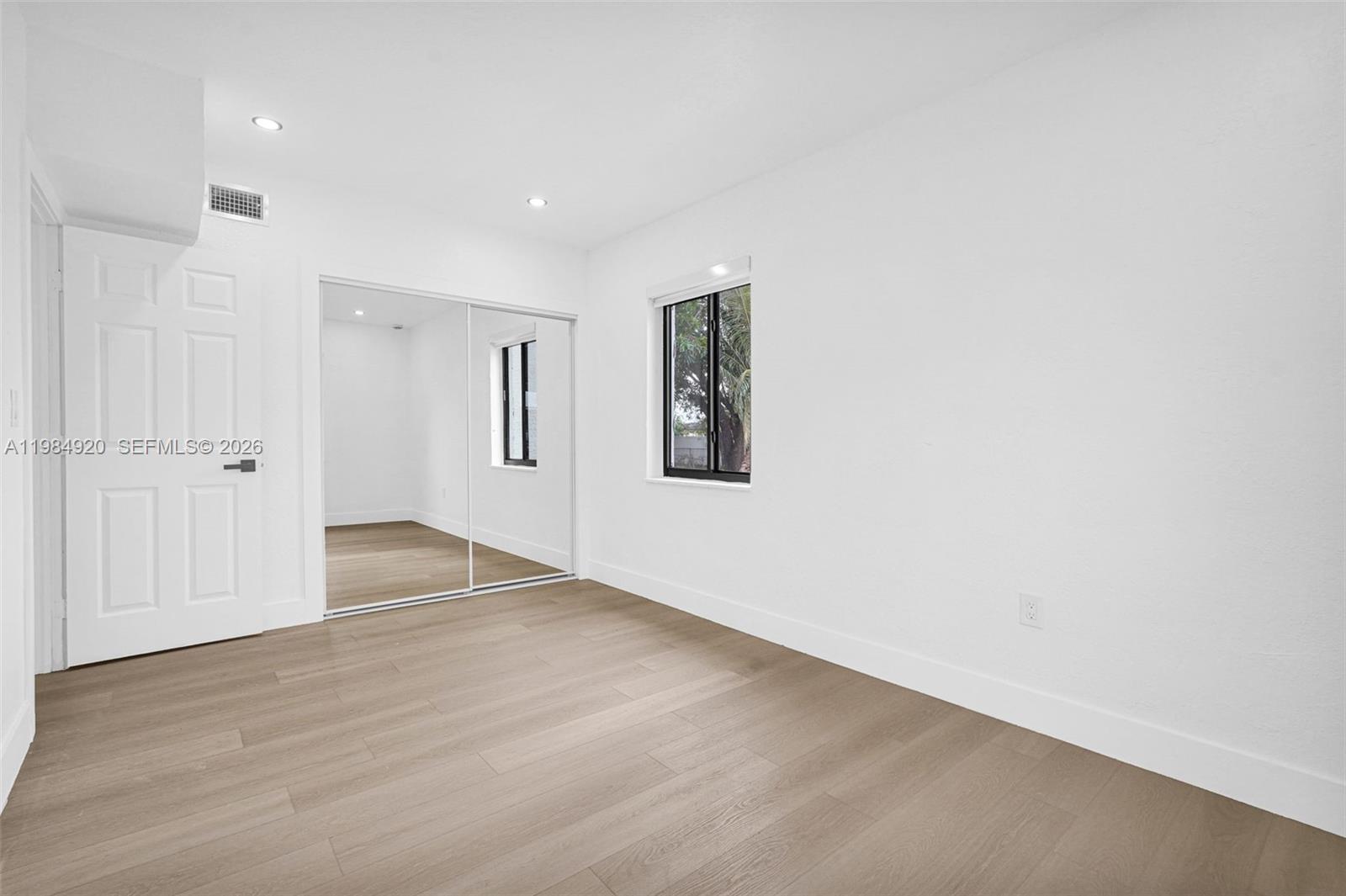 1830 3 / 2 1067 sq. ft. $ 2026-03-18 0 foto