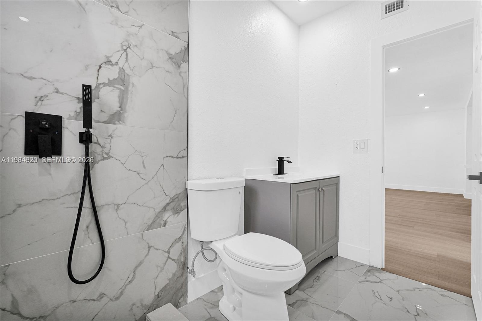 1830 3 / 2 1067 sq. ft. $ 2026-03-18 0 foto