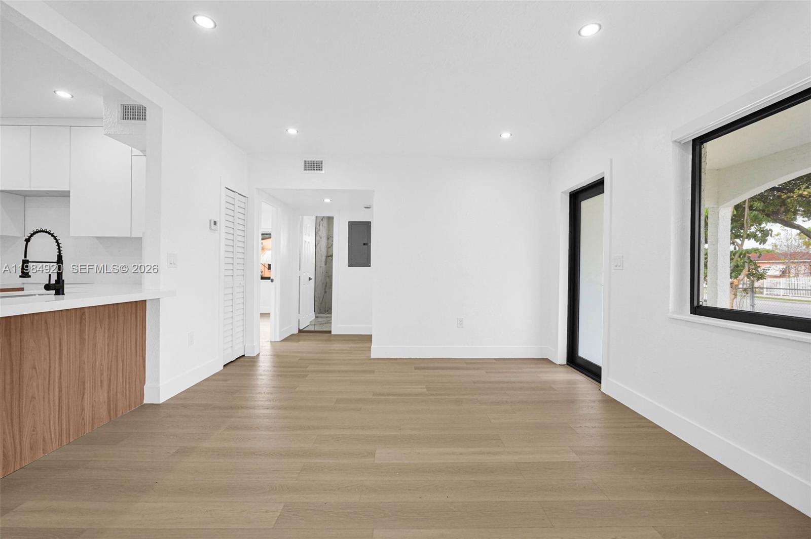 1830 3 / 2 1067 sq. ft. $ 2026-03-18 0 foto