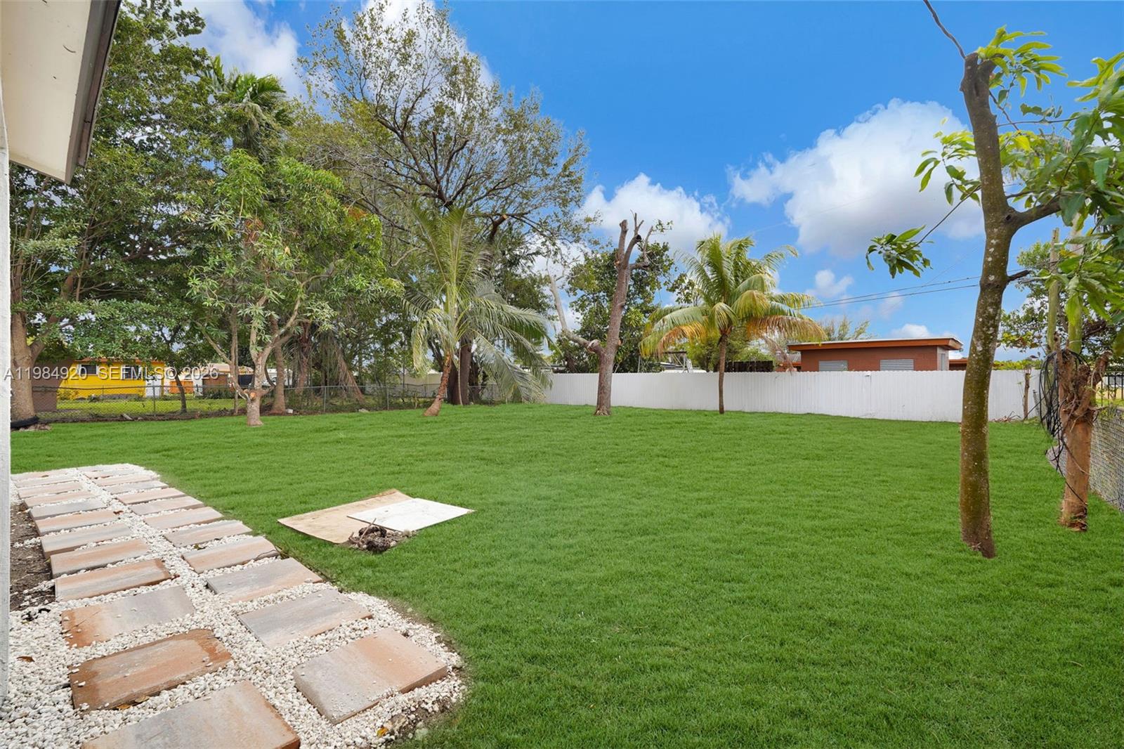 1830 3 / 2 1067 sq. ft. $ 2026-03-18 0 foto