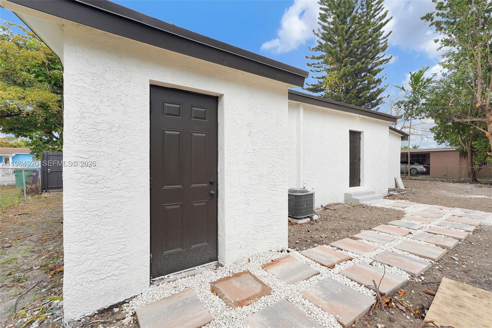 1830 3 / 2 1067 sq. ft. $ 2026-03-18 0 foto