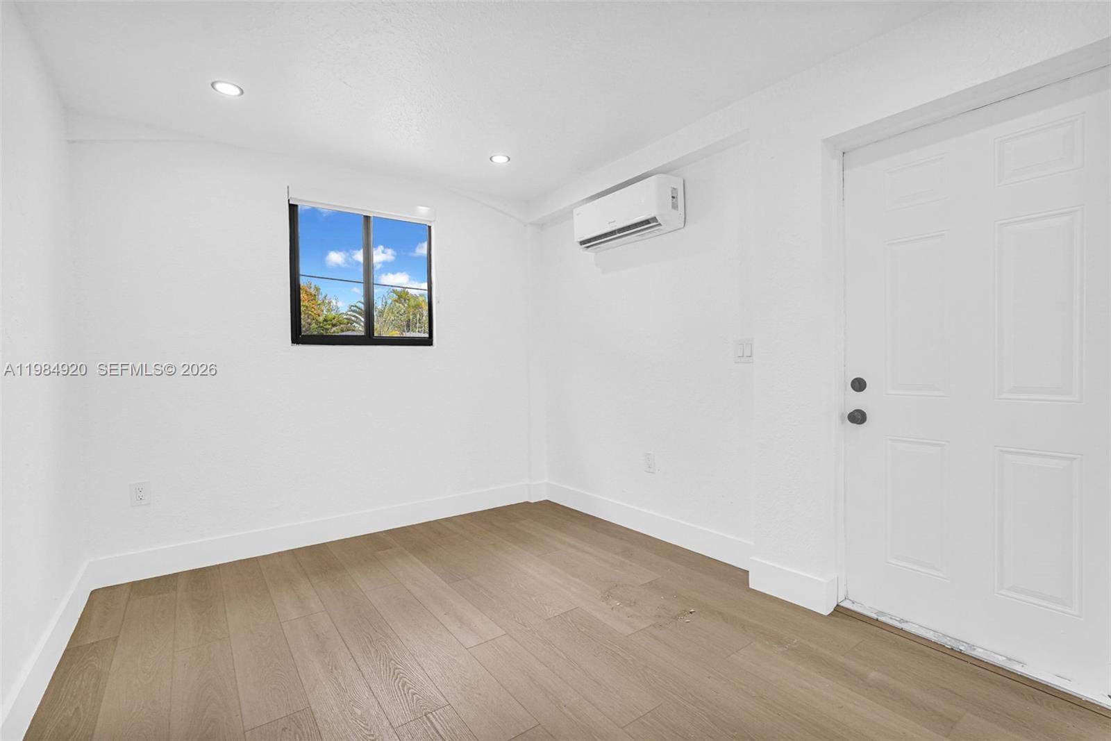 1830 3 / 2 1067 sq. ft. $ 2026-03-18 0 foto