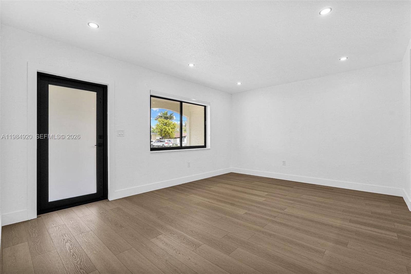 1830 3 / 2 1067 sq. ft. $ 2026-03-18 0 foto