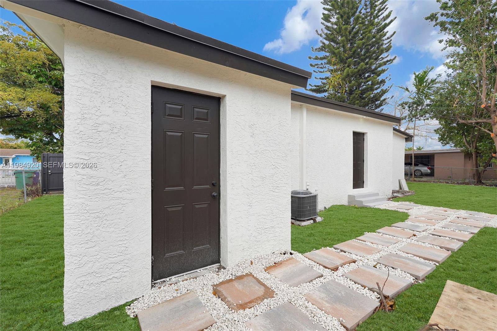 1830 3 / 2 1067 sq. ft. $ 2026-03-18 0 foto